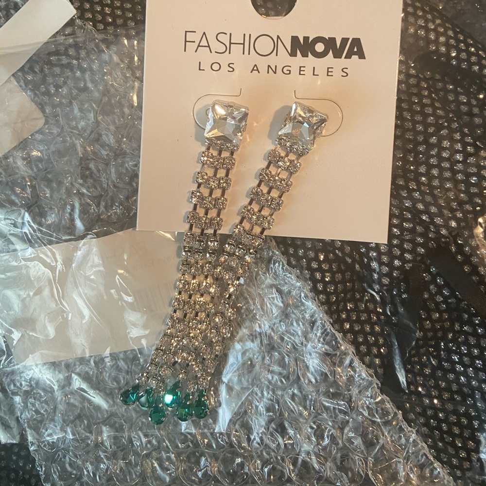 💋FASHION NOVA || NWT Earrings - Picture 3 of 4